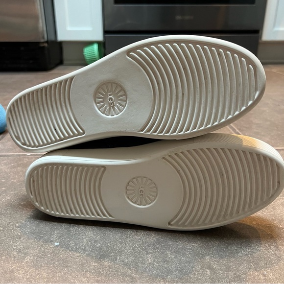 UGG Cute Grey Women's Size 8.5M MAUNA Slip on Sneaker Boot Thunder Cloud - Picture 8 of 8